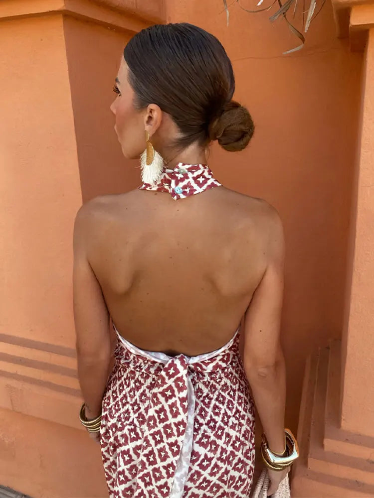 Emily - Elegant, Rynket Midikjole med Off-Shoulder Design