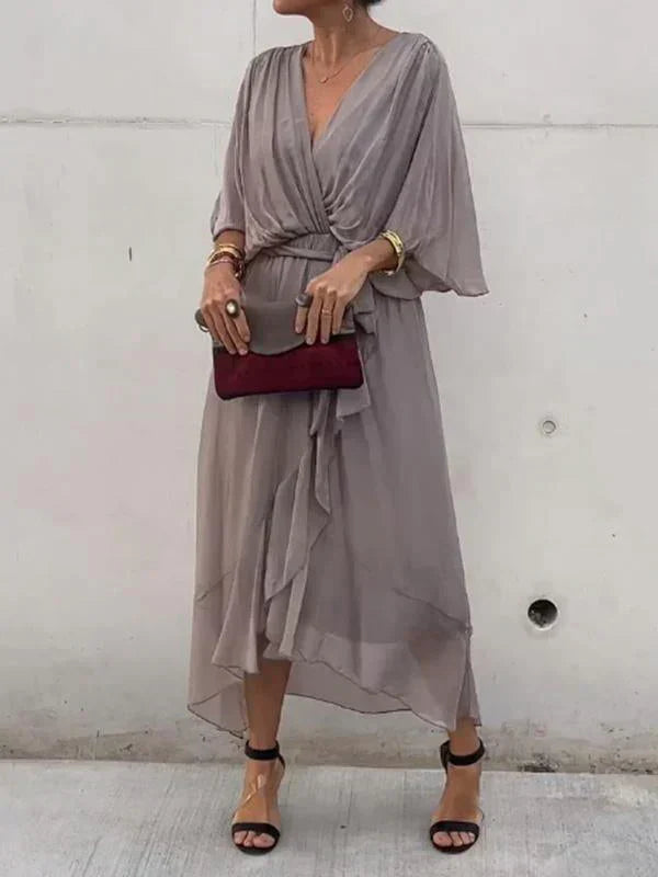 Selemawit™ | Elegant V-hals Kjole i Lett Chiffonstil